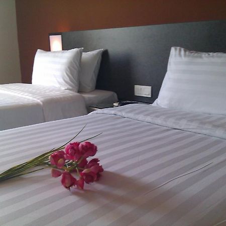 Nouvelle Hotel Johor Кулай Номер фото